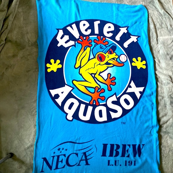 Everett Aquasox Fleece Blanket/Throw - Picture 2 of 4
